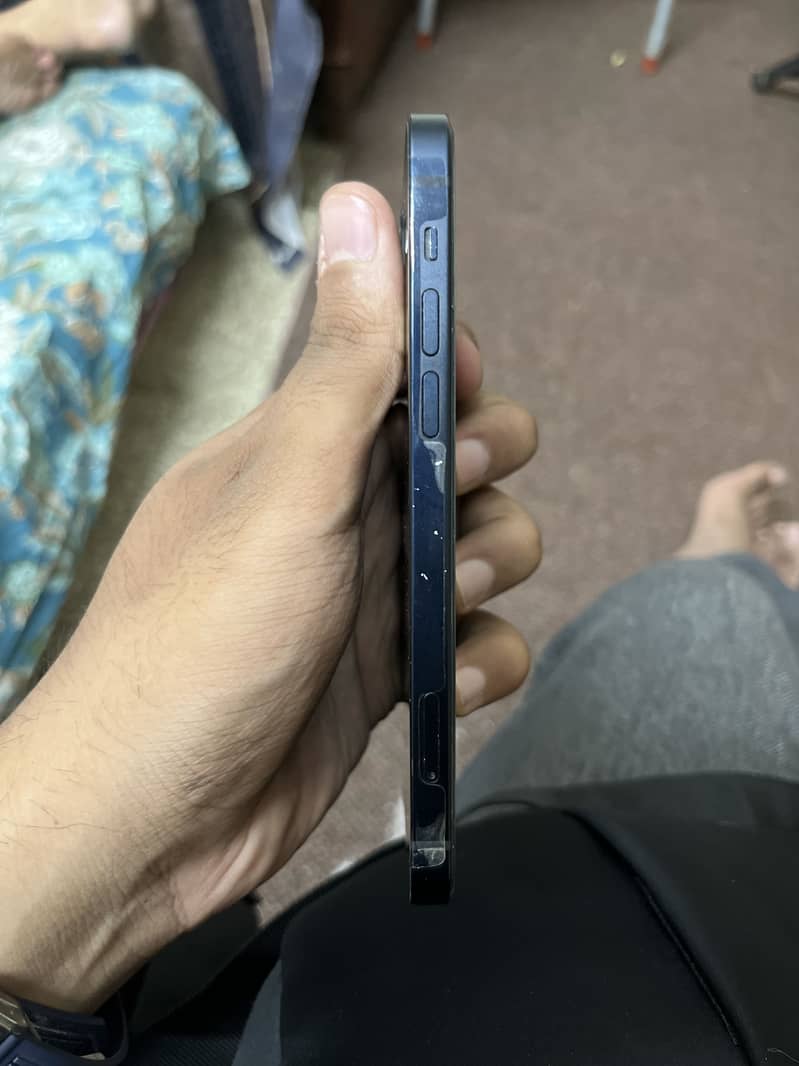 Apple iPhone 12 6