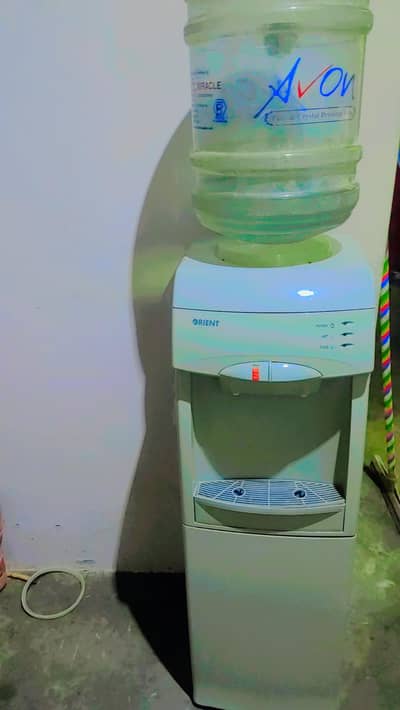 Orient dispenser
