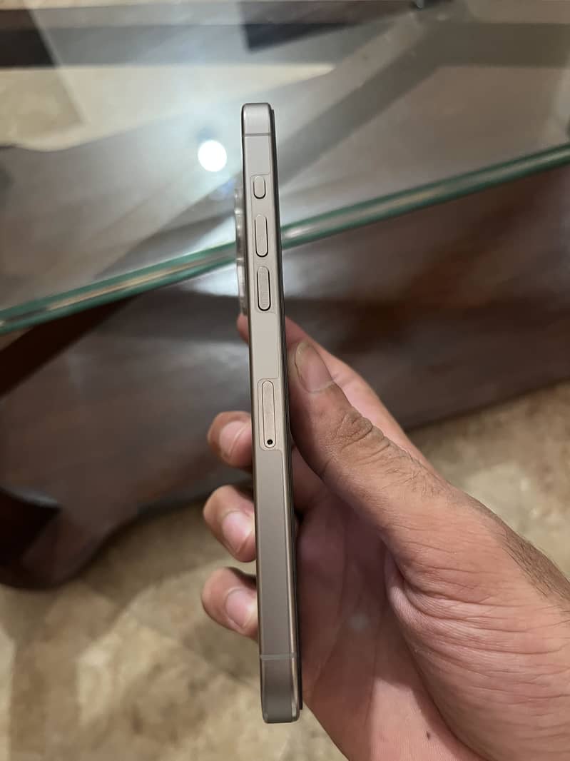 iphone 15 pro max 4