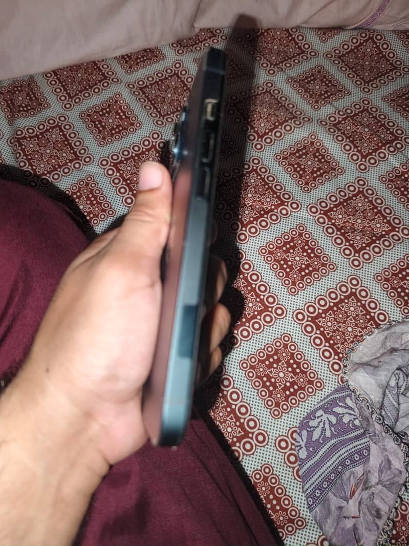 Apple iPhone 14 3