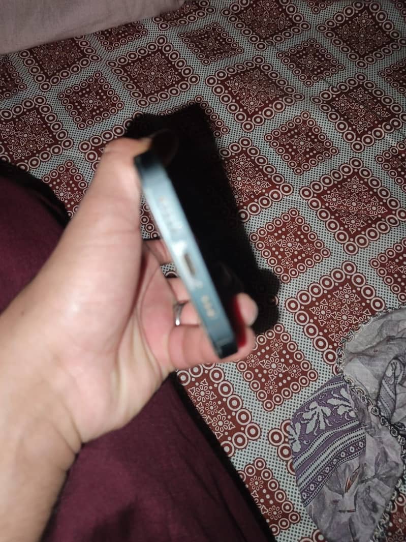 Apple iPhone 14 4