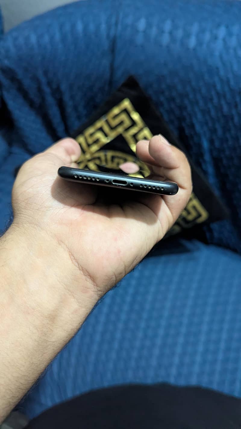 Apple iPhone 7 2