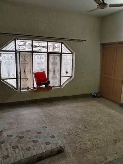 Ground floor portion for a small family for rent in I-10/4
