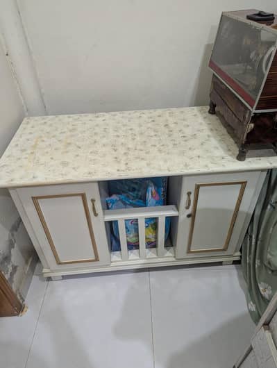 Dressing table and iron stand for sale