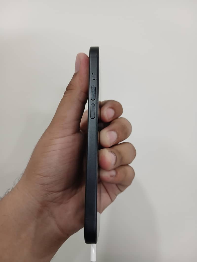 Apple iPhone 15 4