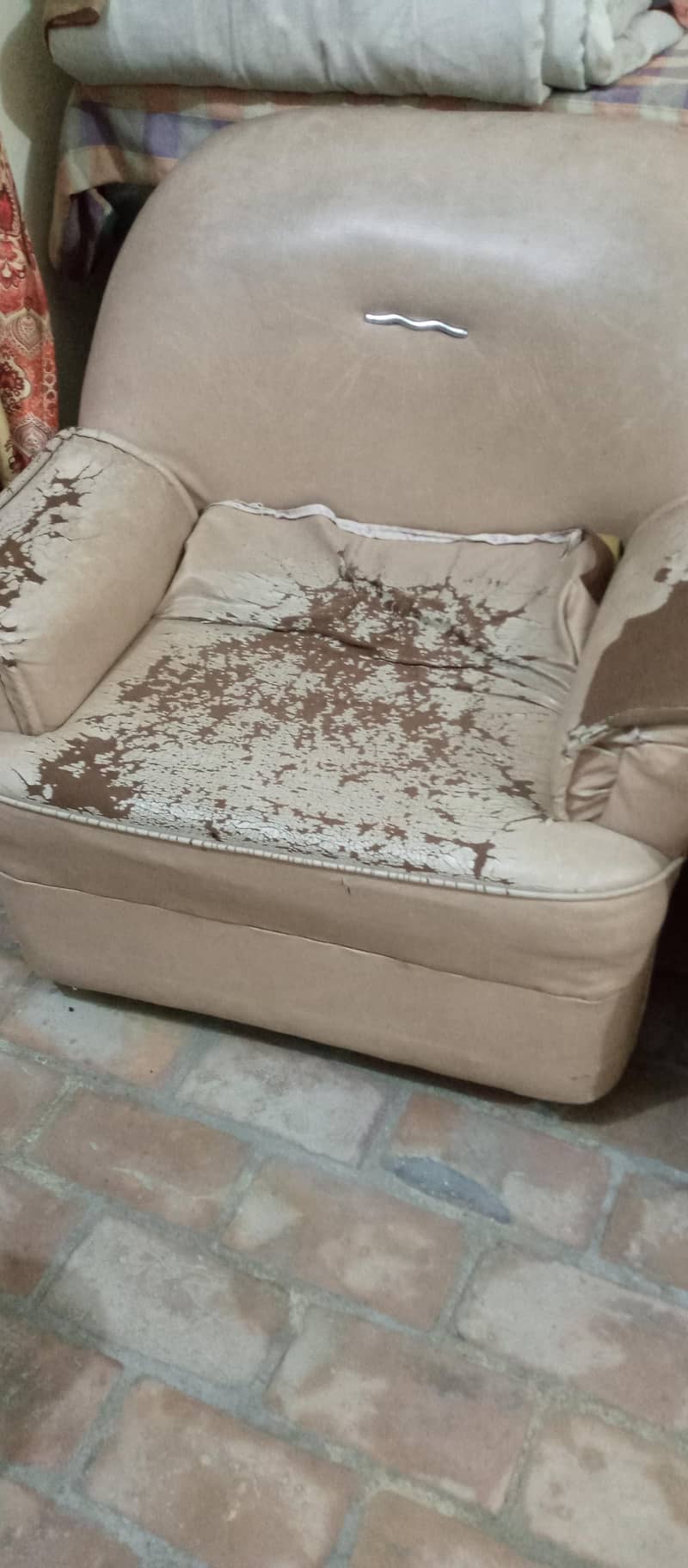 1 sofa 3 seter. 2 sofas single 2