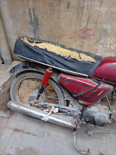 honda cd70 model 1982 halat apky samny hai