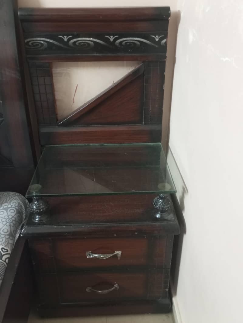 bed + 2 side tables 1