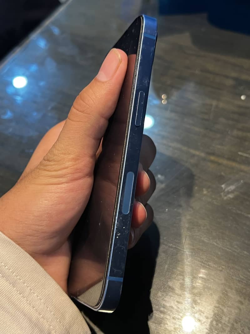 Apple iPhone 13 4