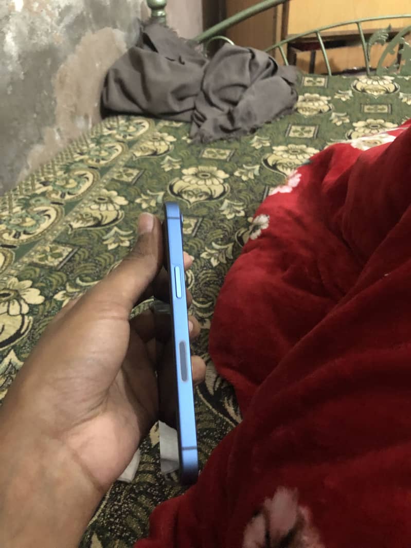 Apple iPhone 13 2