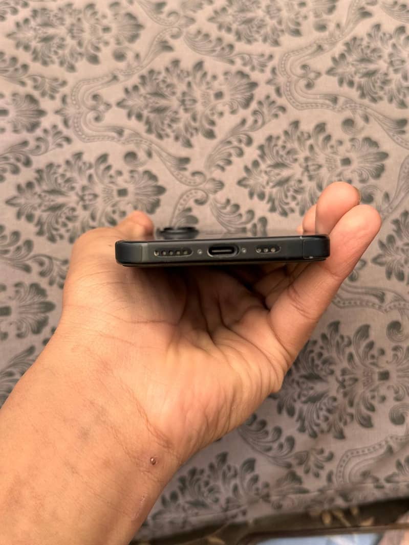 Apple iPhone 16 2