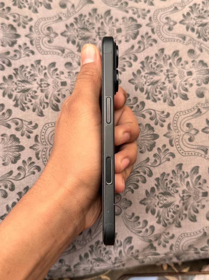 Apple iPhone 16 4