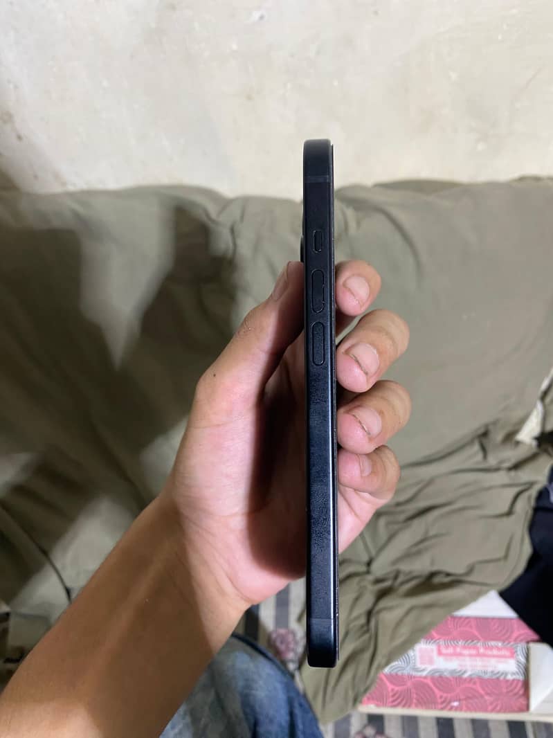 Apple iPhone 15 3