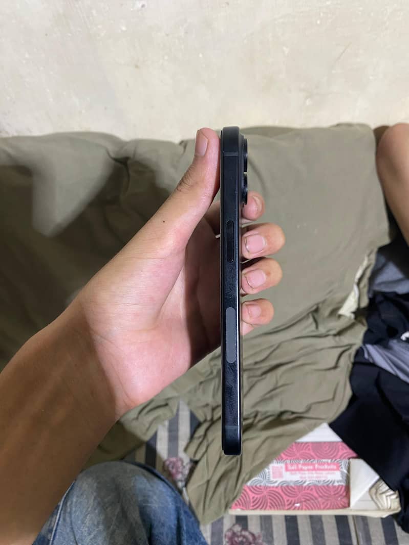 Apple iPhone 15 4