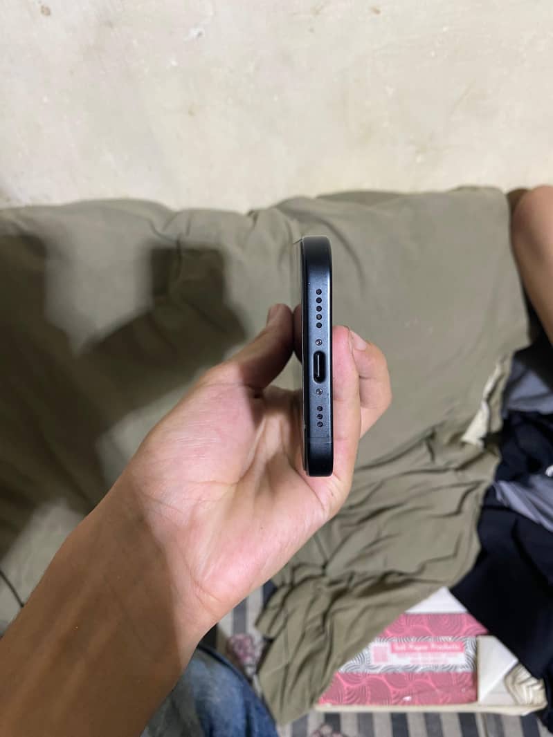 Apple iPhone 15 5