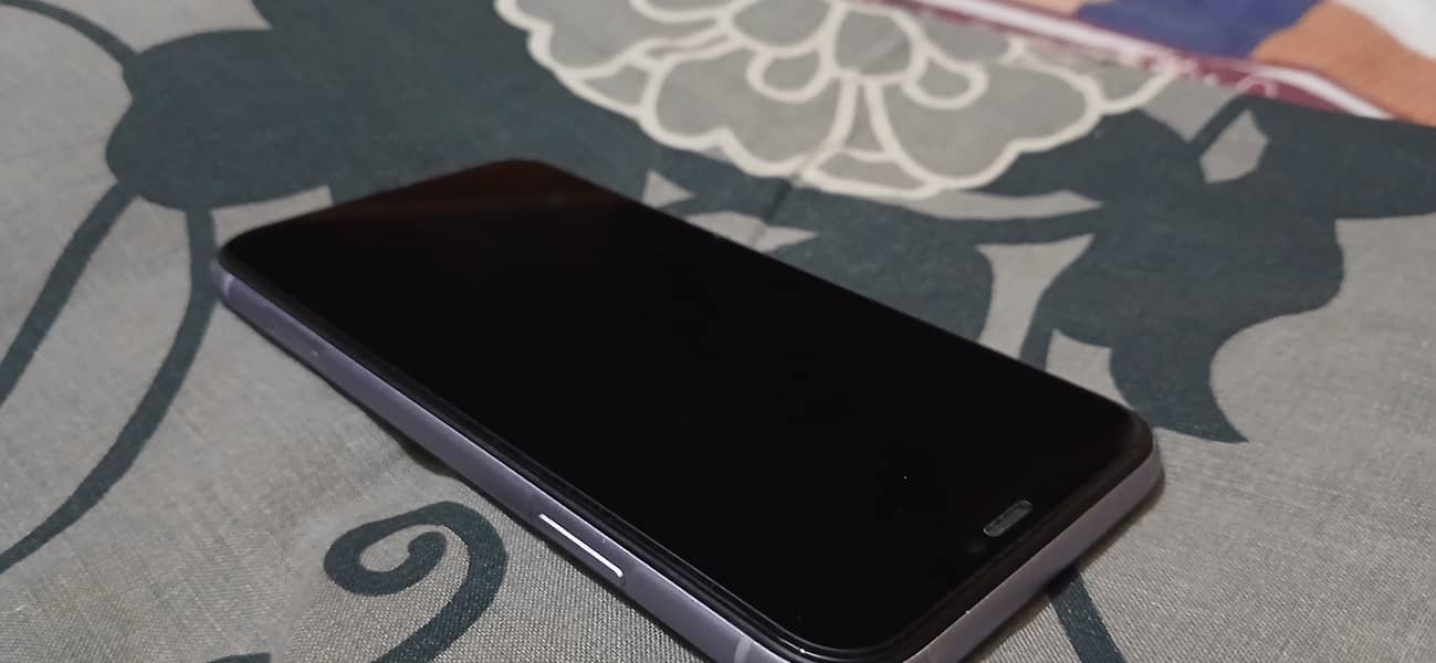 Apple iPhone 11 8