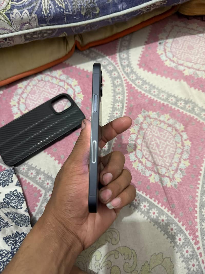 Apple iPhone 12 4