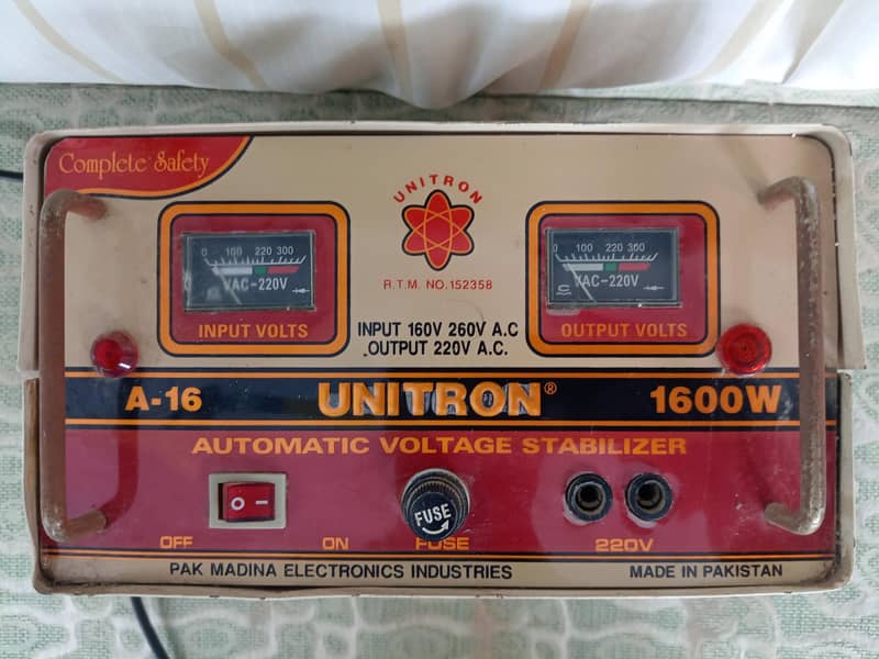 Unitron 1600W stabilizer 0