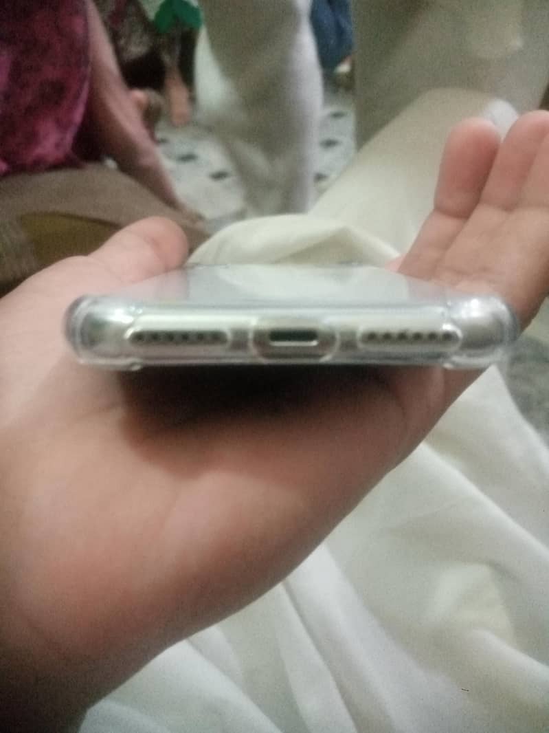 Apple iPhone X 3