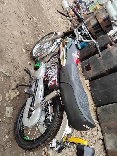 10 by 10 genuine bike engine okay bike okay tyre new