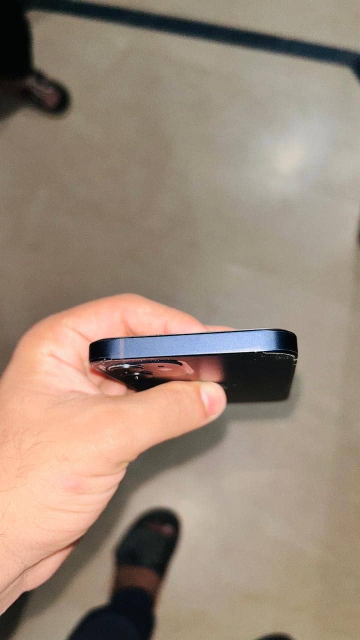 Apple iPhone 12 1