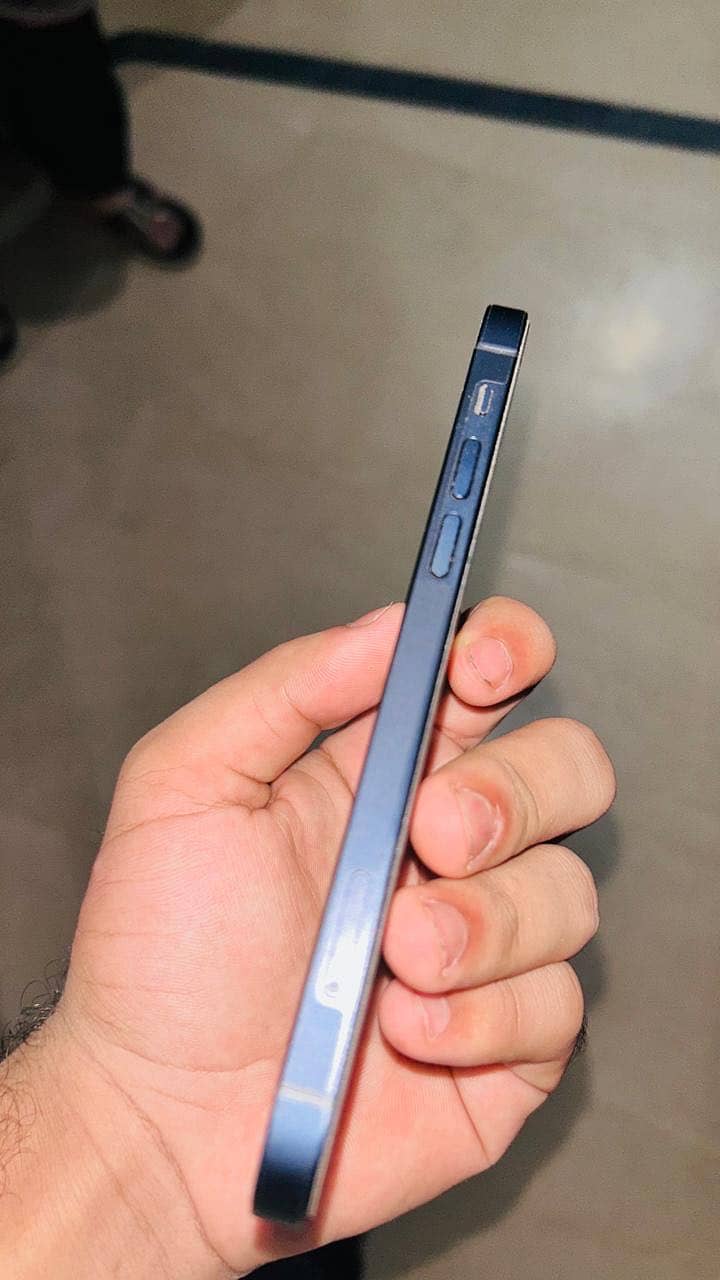 Apple iPhone 12 6