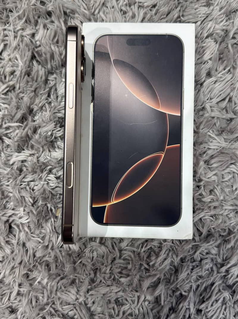 Apple iPhone 16 Pro Max 4
