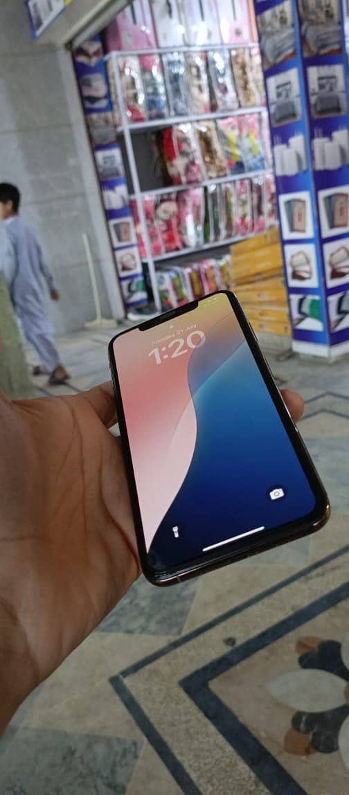 Apple iPhone XS Max 1