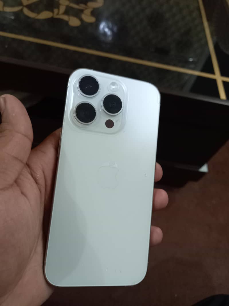 Apple iPhone 15 Pro 2