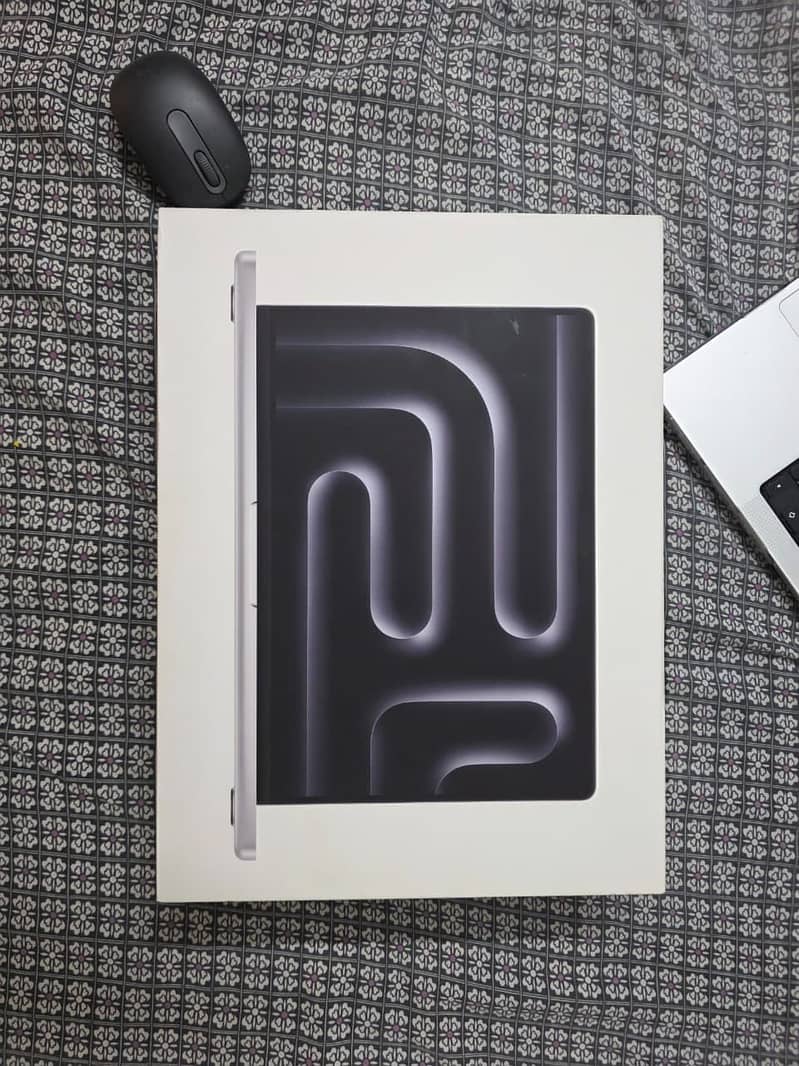 MacBook Pro M4 8