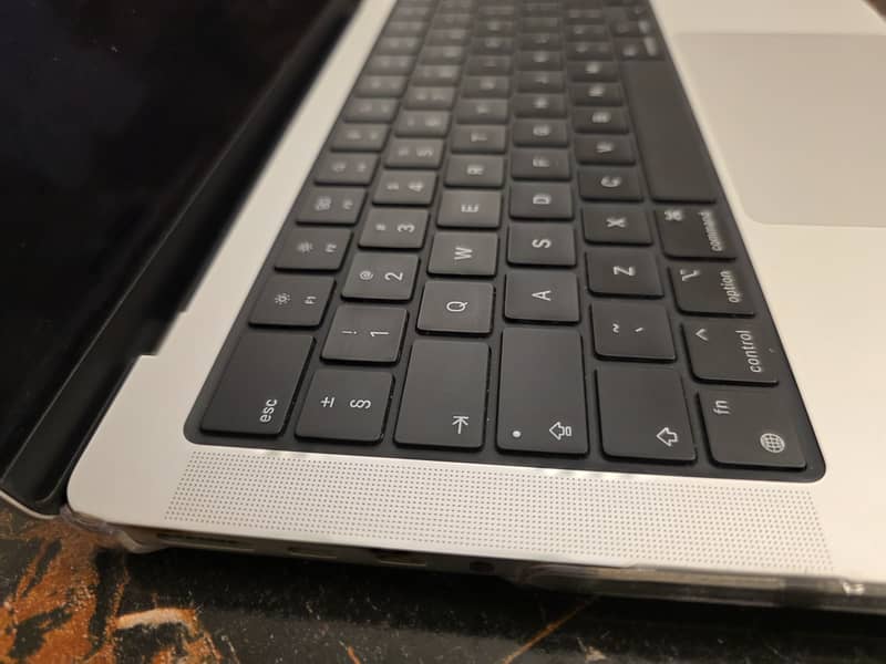 MacBook Pro M4 17