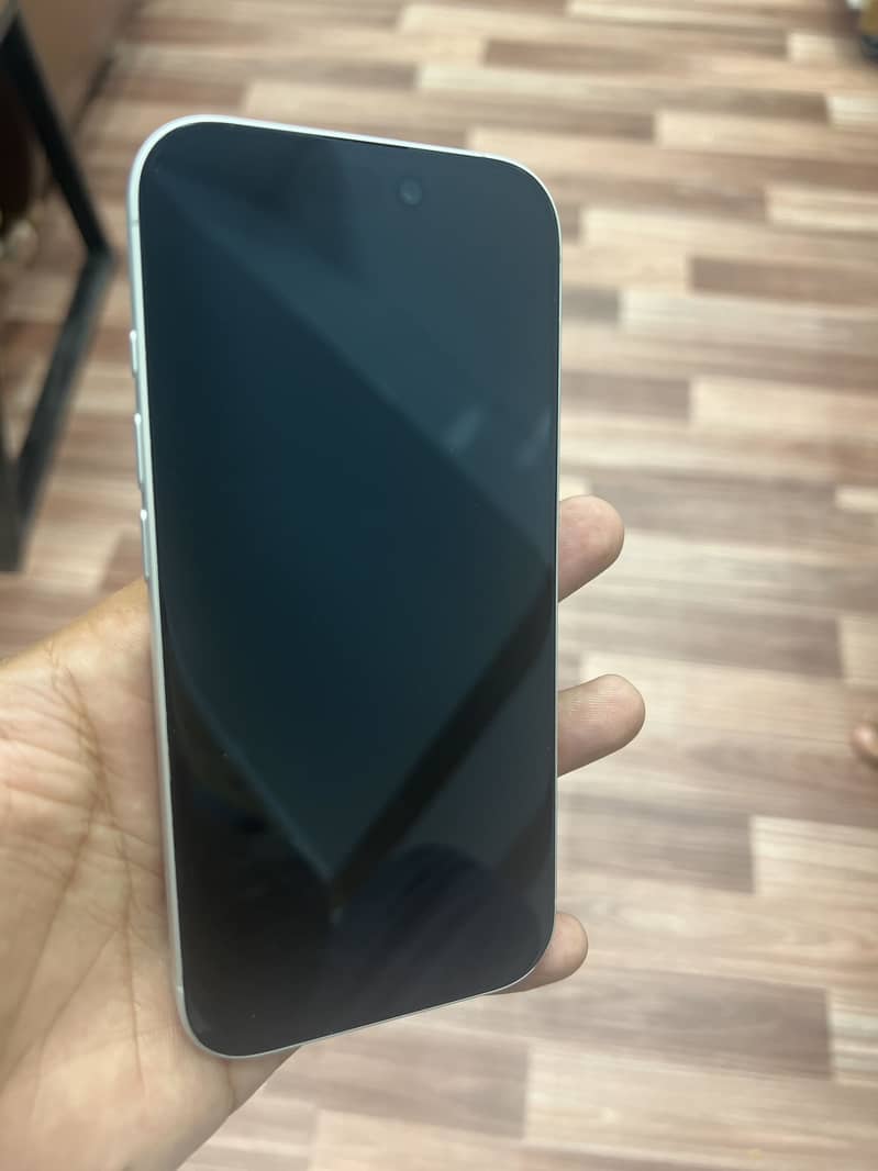 Apple iPhone 17 5