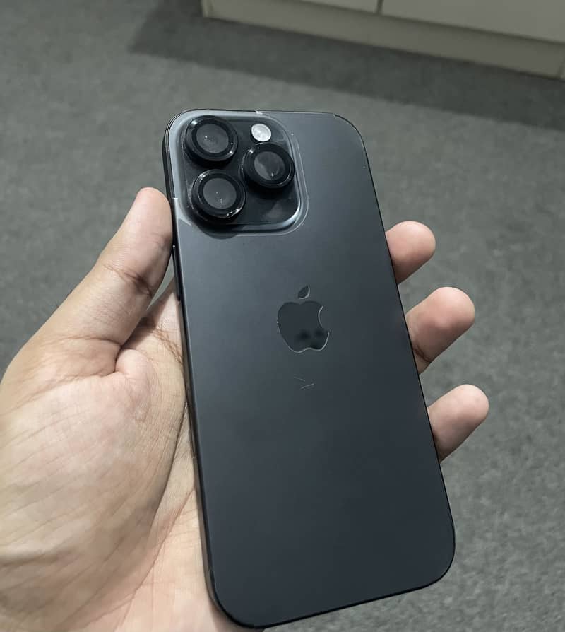 Apple iPhone 16 Pro 0