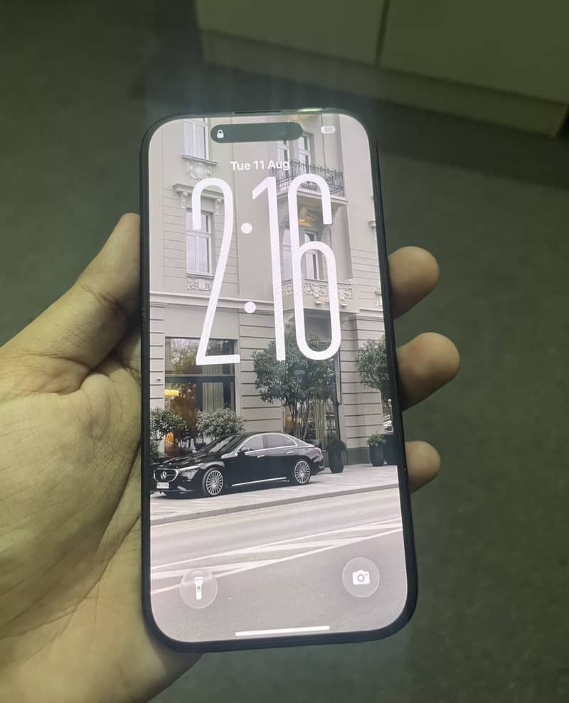 Apple iPhone 16 Pro 1