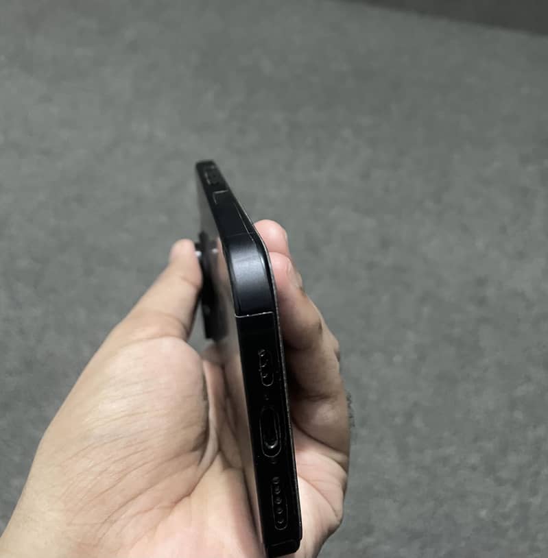 Apple iPhone 16 Pro 4