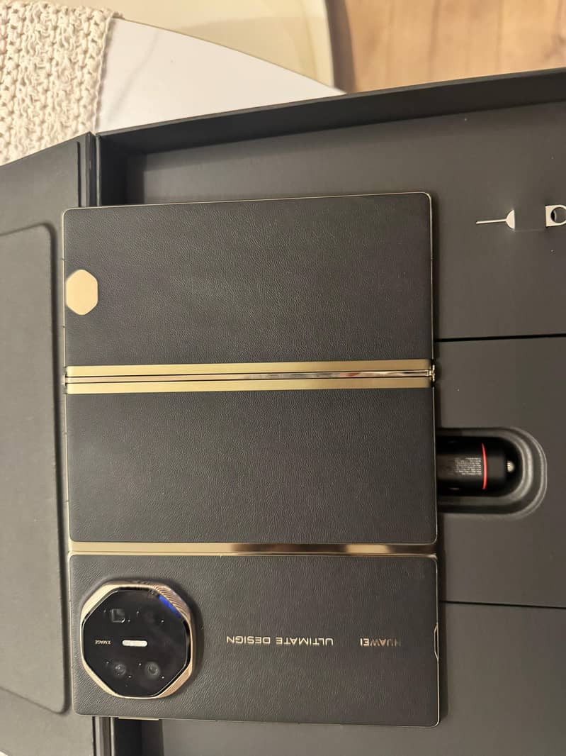 Huawei Mate XT Ultimate 1