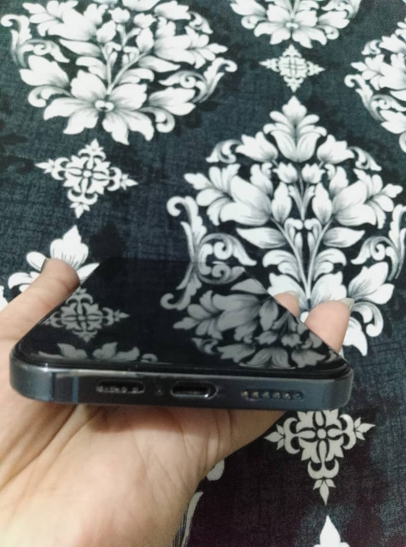 Apple iPhone 13 Pro Max 4