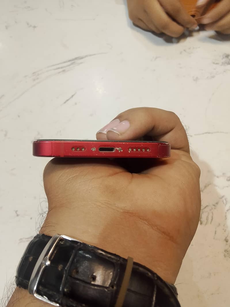 Apple iPhone 13 2