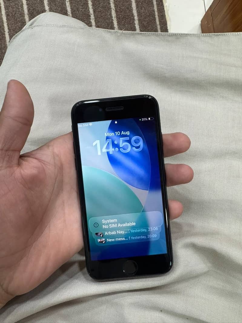 Apple iPhone SE 2nd generation 1