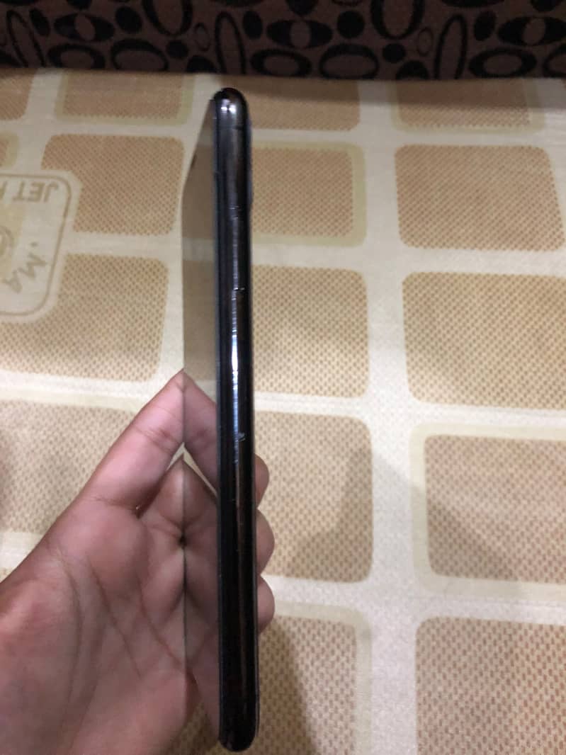 Apple iPhone 11 Pro Max 2