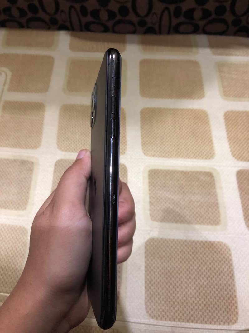 Apple iPhone 11 Pro Max 3