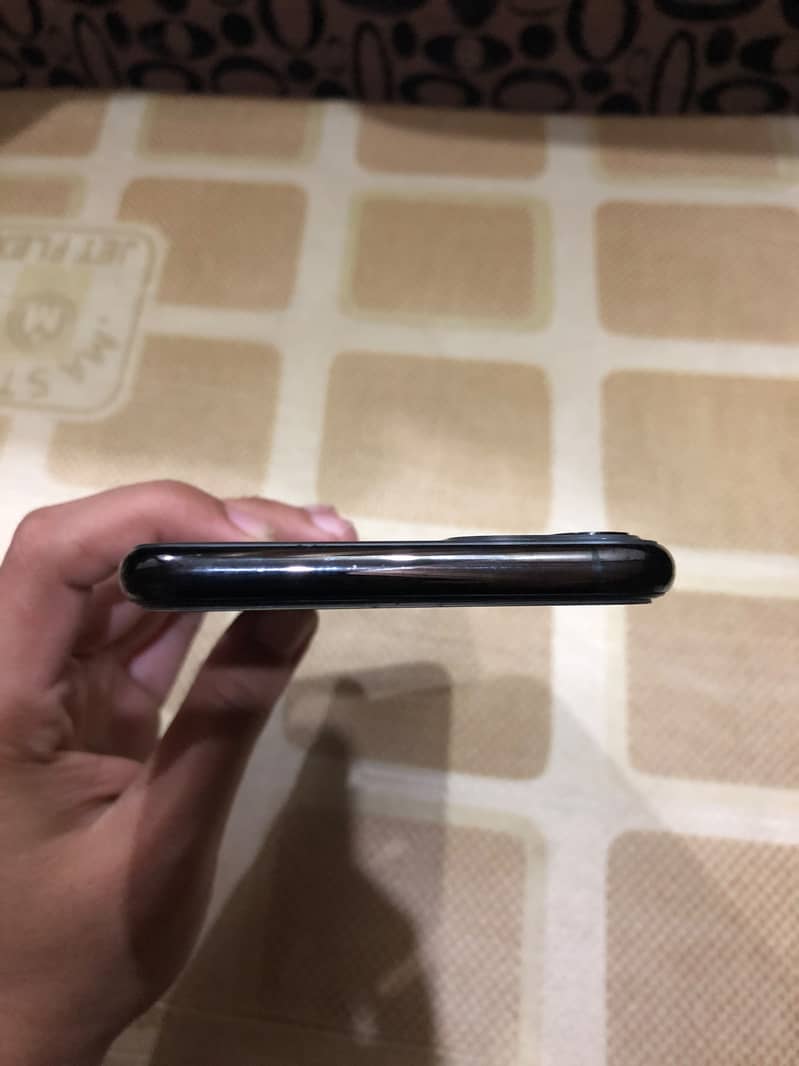 Apple iPhone 11 Pro Max 4