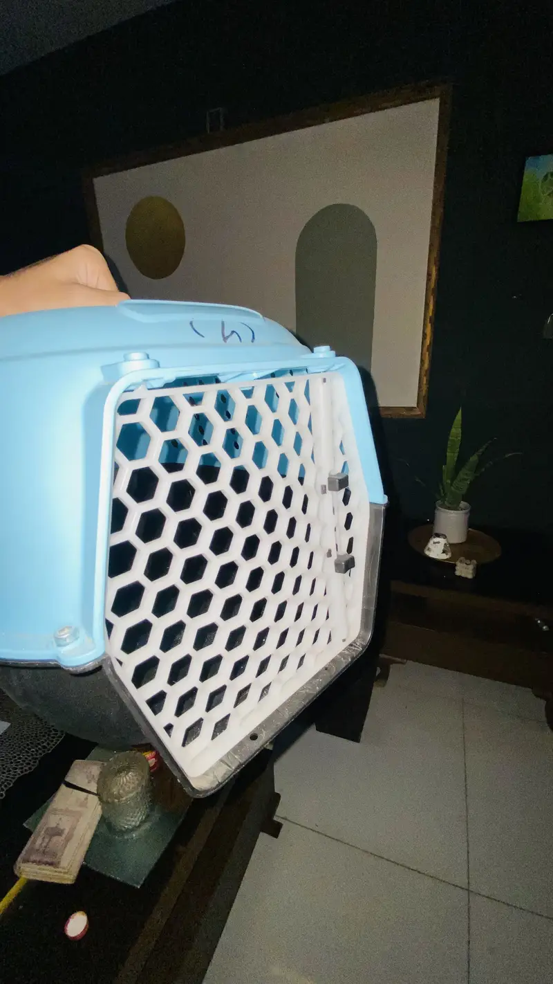 Honeycomb design pet cage neat and clean