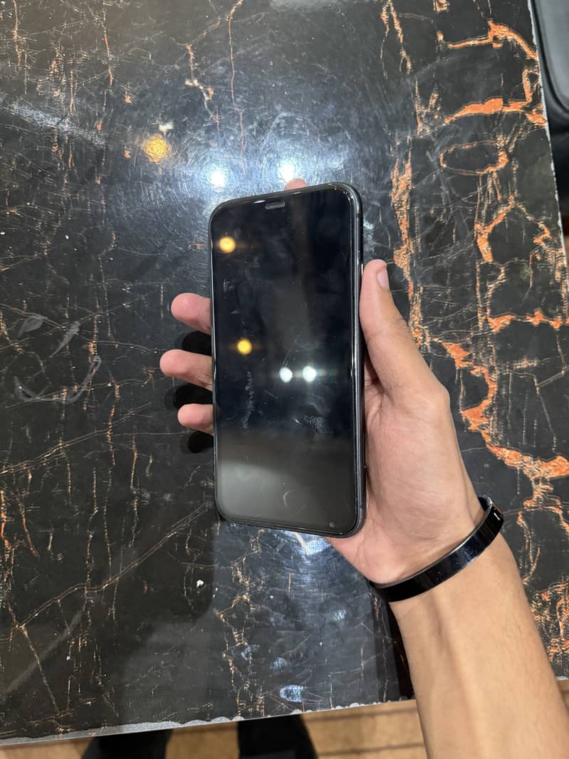 Apple iPhone 11 3