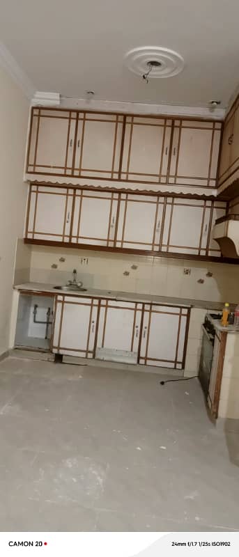 Raza black 10 Marla Centre portion for rent