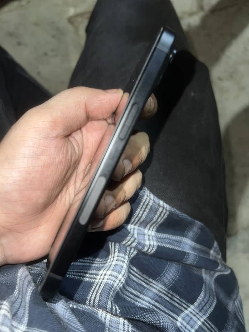 Apple iPhone 15 4