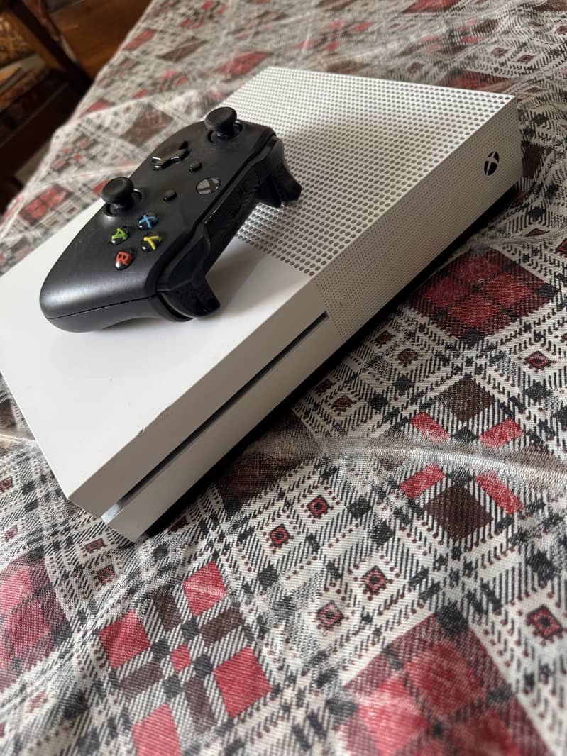 Xbox one S (original controller) 0