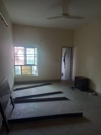 Main Boulevard 5 Marla commercial hall for rent ground floor
