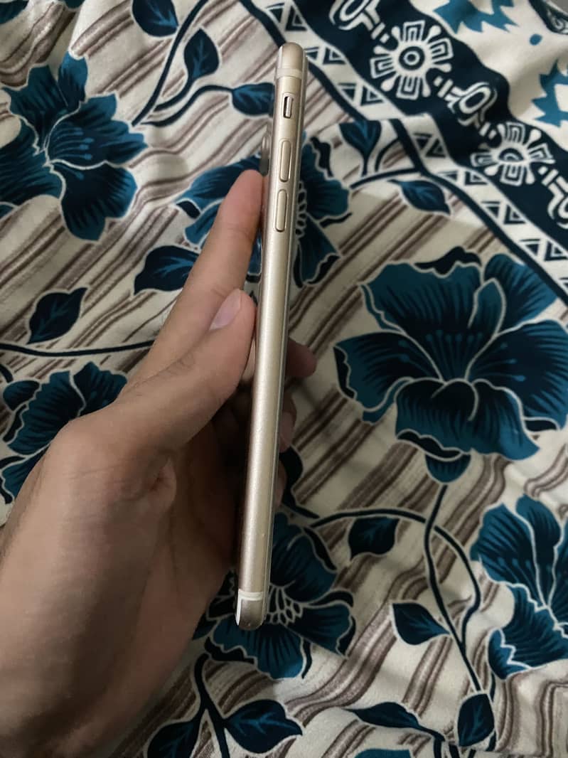 Apple iPhone 7 Plus 2