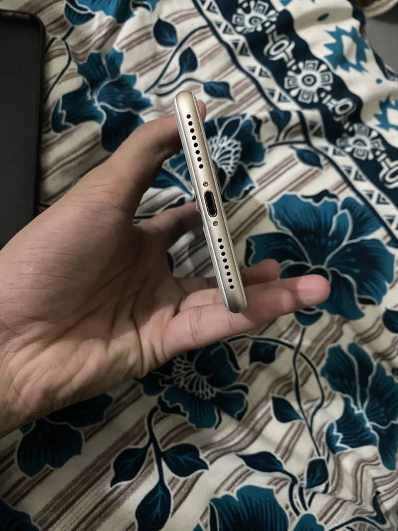 Apple iPhone 7 Plus 4